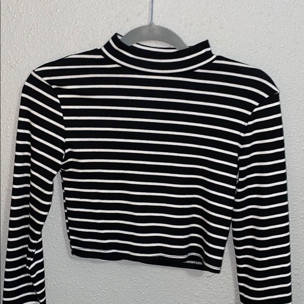 cropped long sleeve top